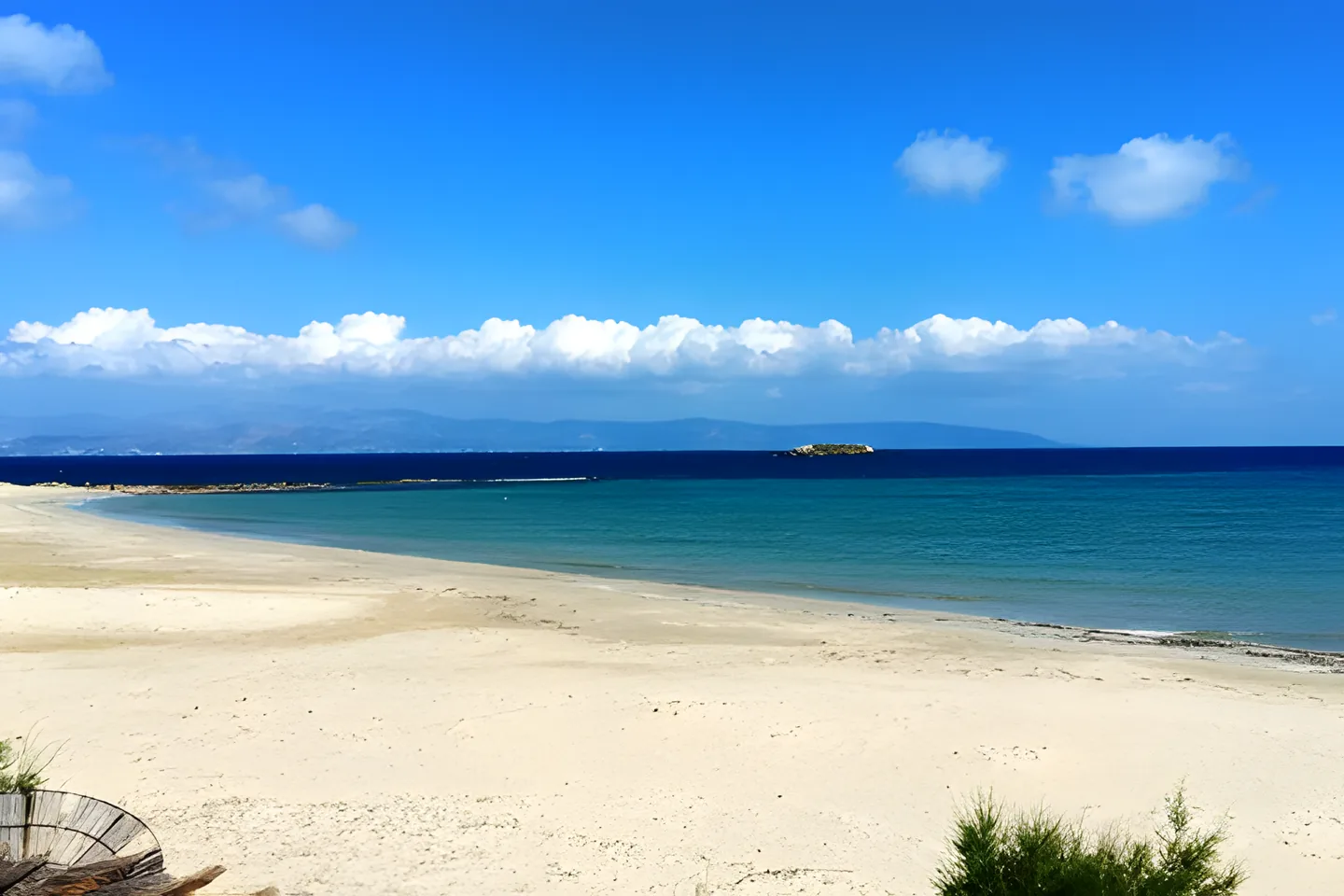 Sandy beach and turquoise water in Paros